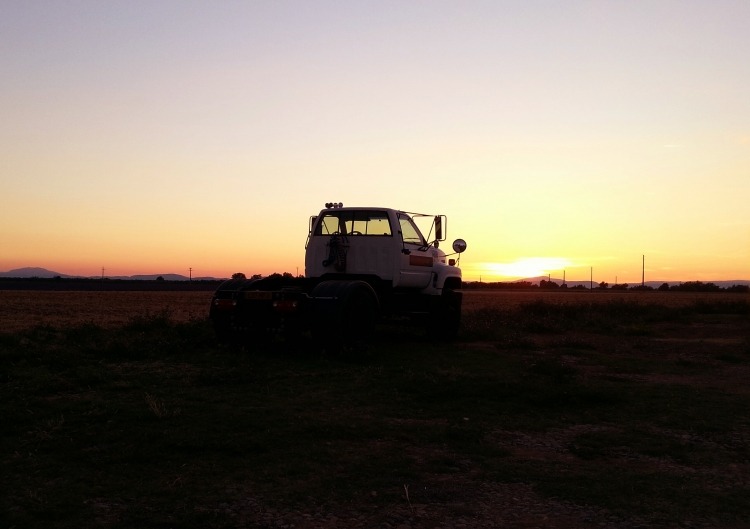 macadamcar-haute-provence-mal-de-pierre-france