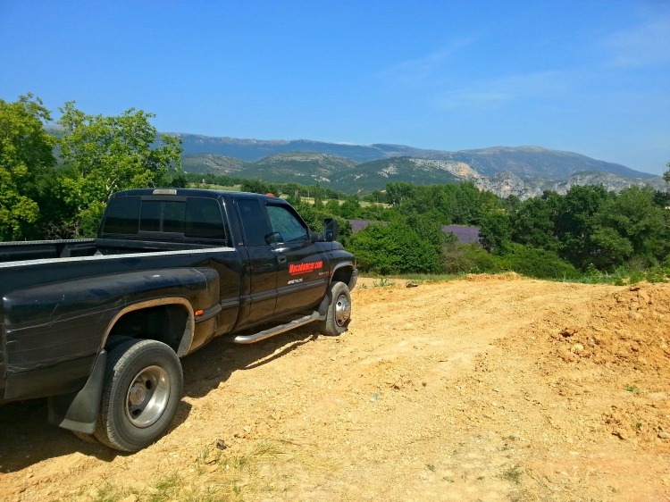 macadamcar-le-mal-de-pierres-haute-provence-2